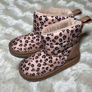 Winter boots like Uggs H&M Cheetah